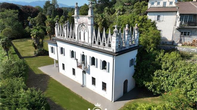 VILLA CASTIGLIONI L’EVOLUZIONE DEL PRESTIGIO IN UNA DIMORA STORICA D’IMPRONTA NEOGOTICA